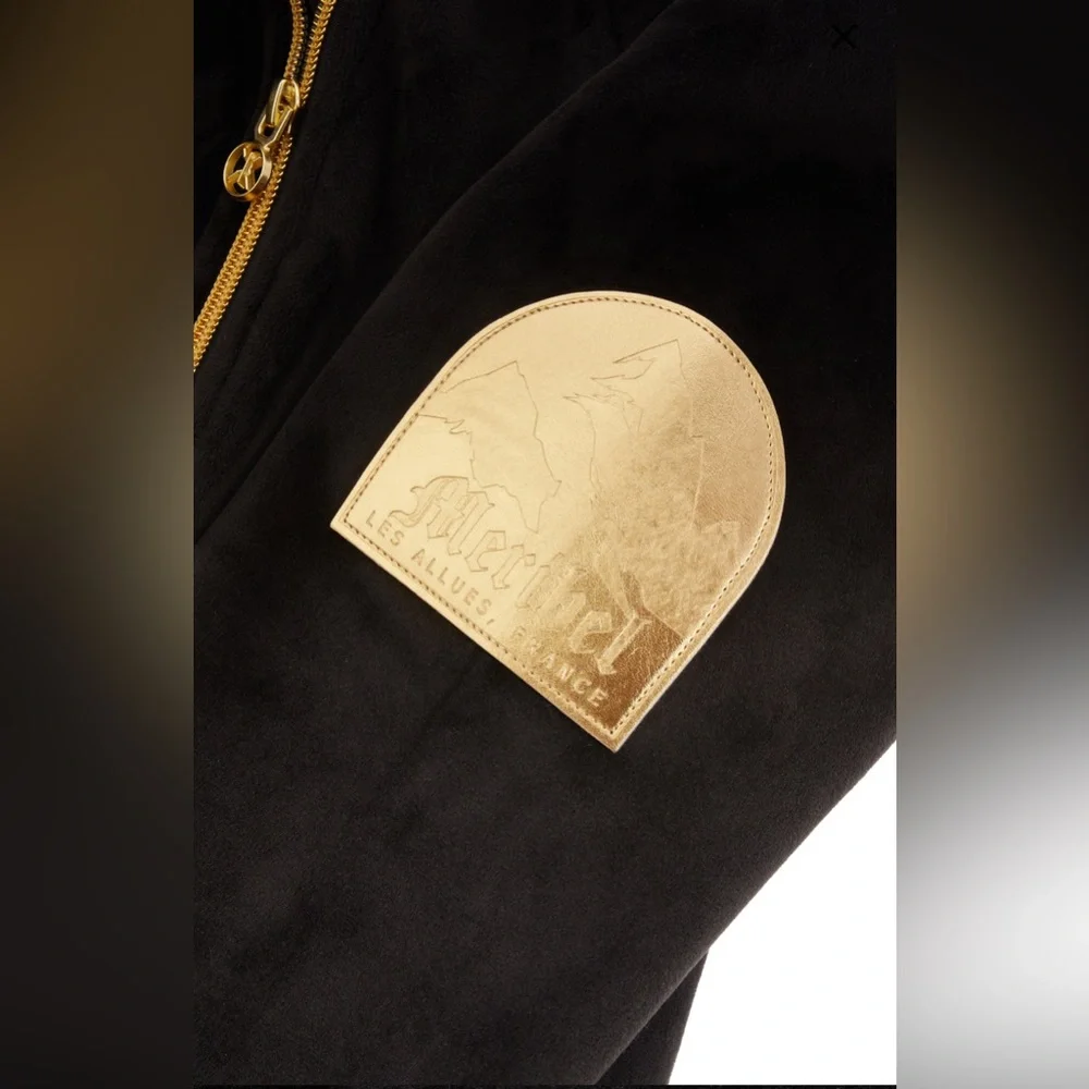 Onepiece Alps Soft Velvet
Fitted Jumpsuit - Picture 5 of 7